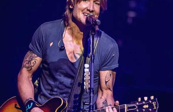 Keith-Urban-at-Erik-Kabik-The-Cosmopolitan-3-588.jpg