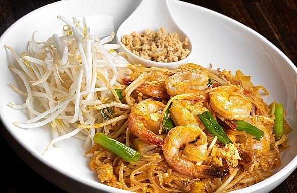 Pin-Kaow-Shrimp-Pad-Thai-1.jpg